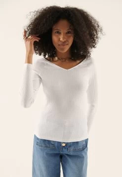 Anna Field -Anna Field 03a2483f05064e559a8aabb501e7d8a4