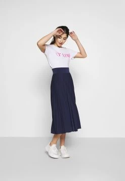 Anna Field -Anna Field f87aceb4a36e42d993662f301adb58c0